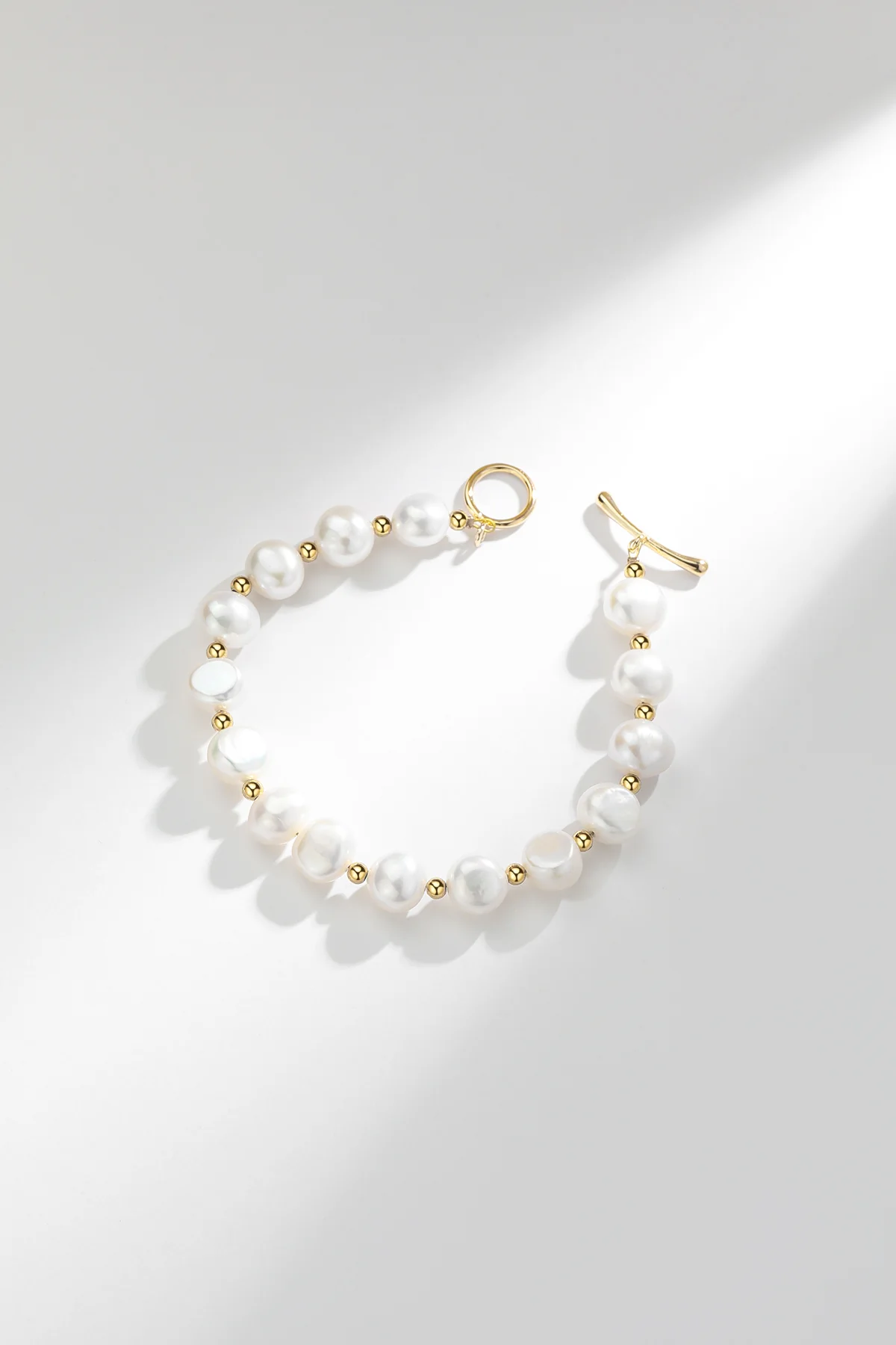Elegant Faux Pearl Bracelet