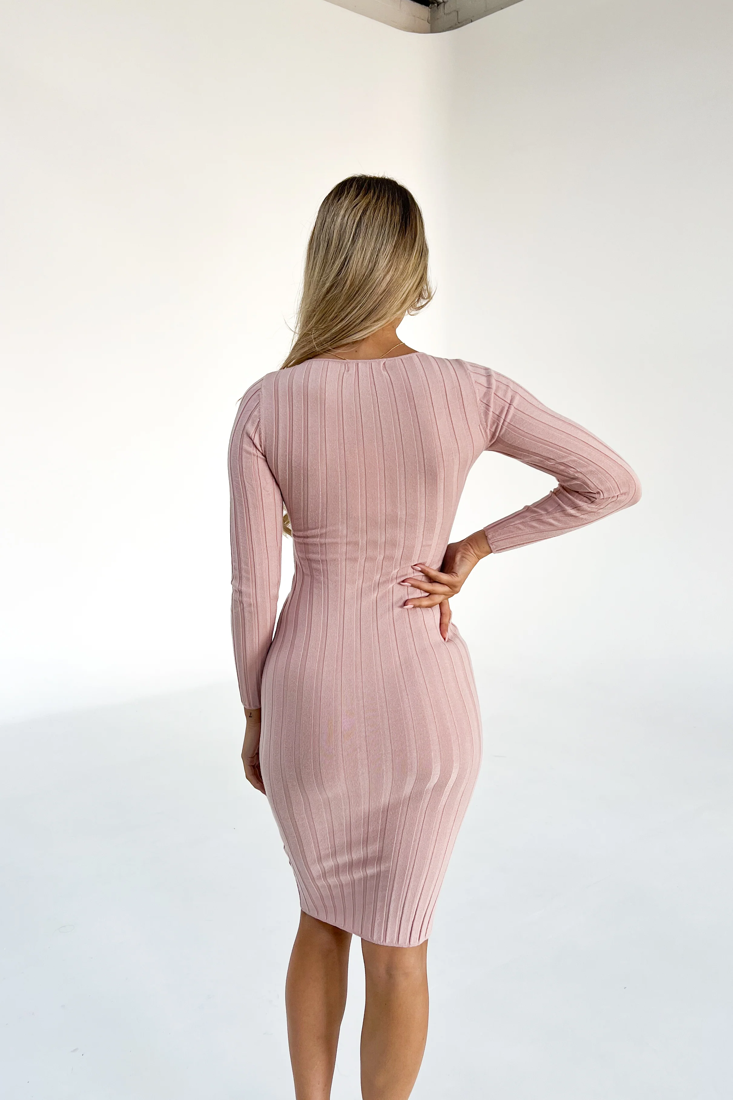 Elegant Ribbed Knit Dress