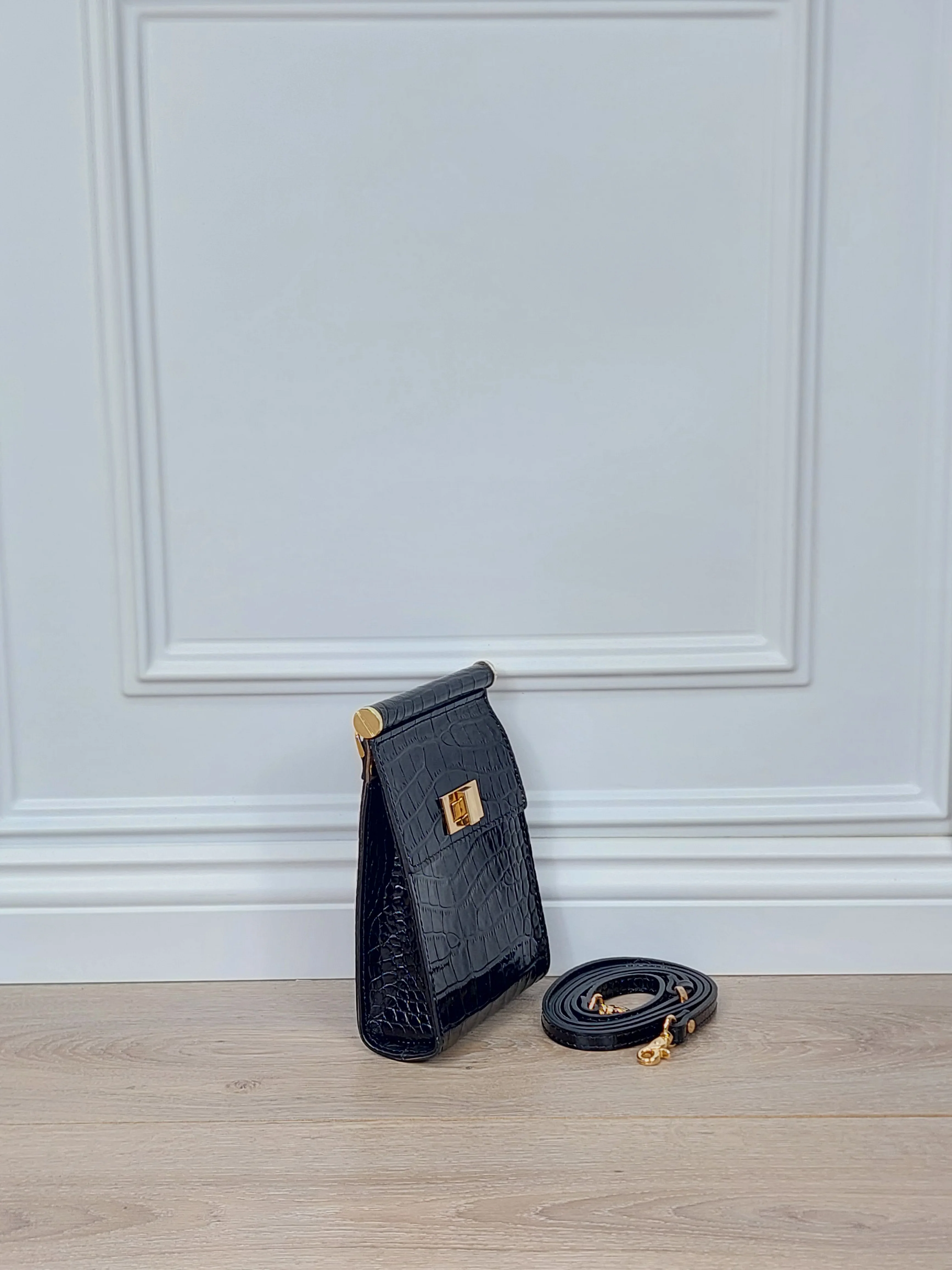 Elegant Faux Croc Crossbody Bag