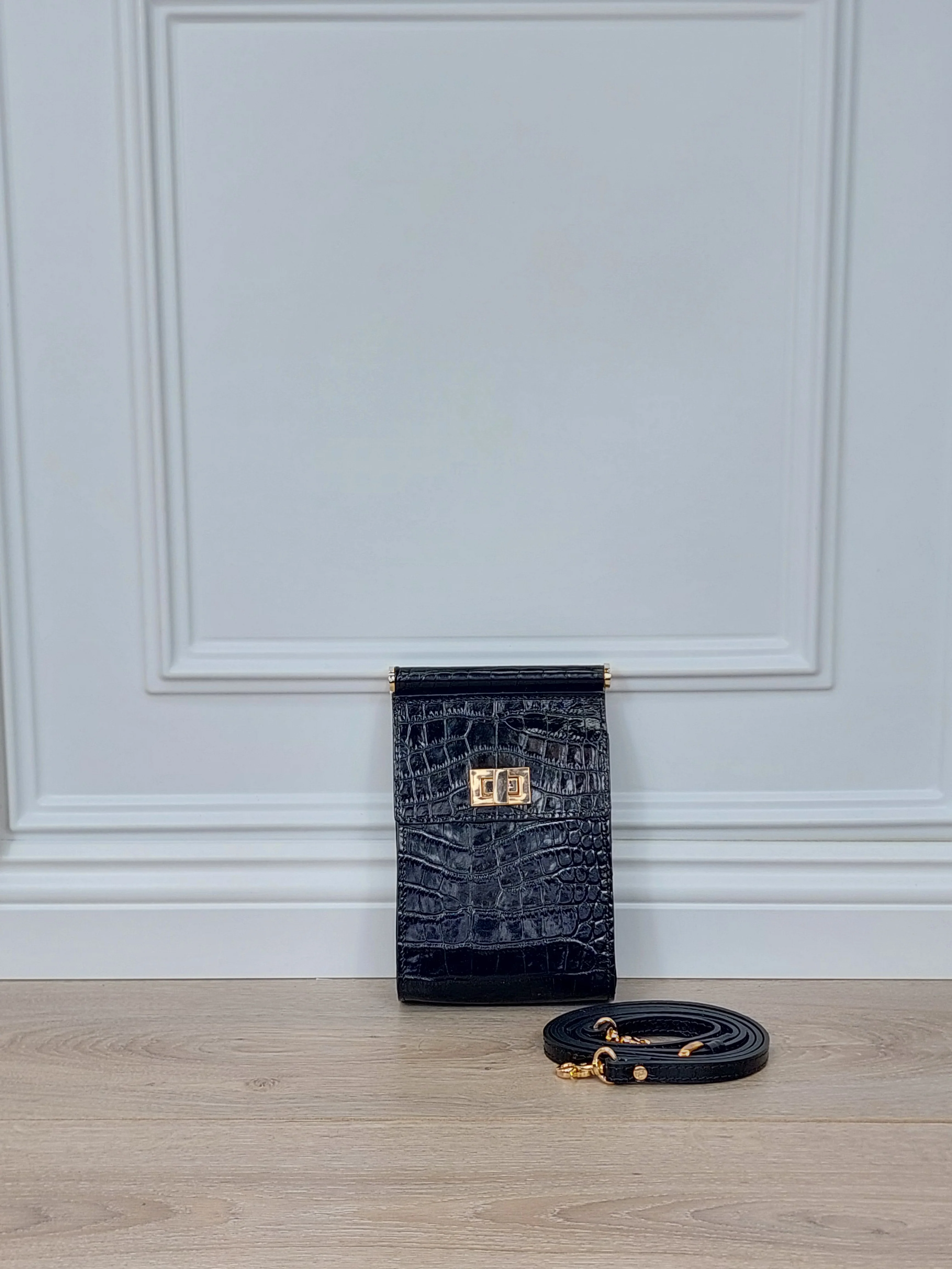 Elegant Faux Croc Crossbody Bag